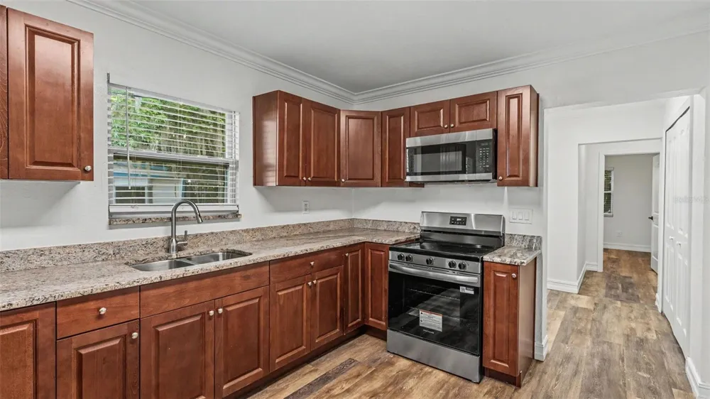 1821 W CHASE STREET Lakeland, FL 33815