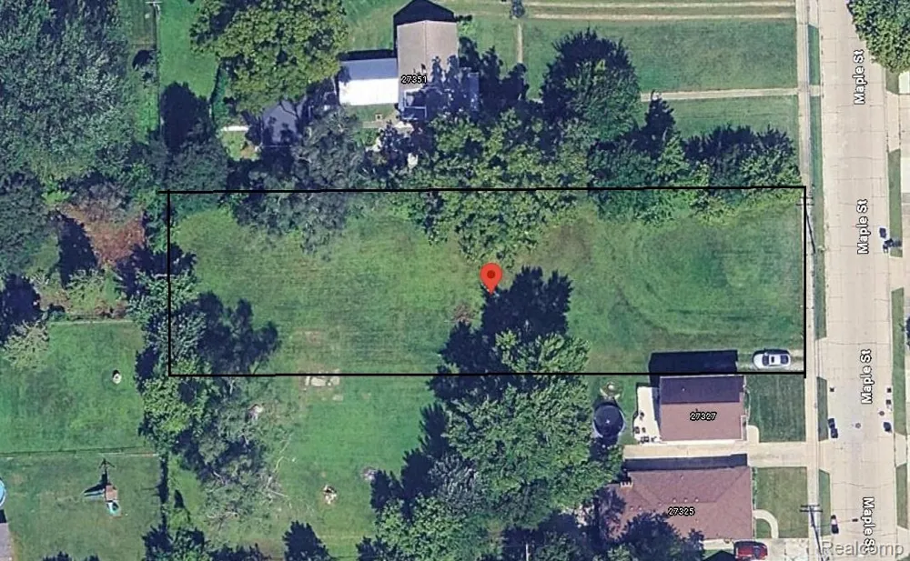 27335 Maple Street Roseville City, MI 48066