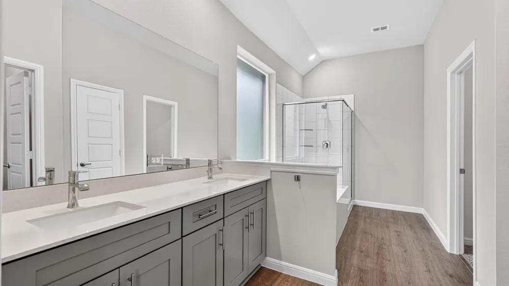 4924 SIMMENTAL DRIVE Arlington, TX 76001