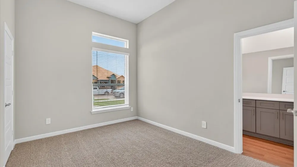 4924 SIMMENTAL DRIVE Arlington, TX 76001