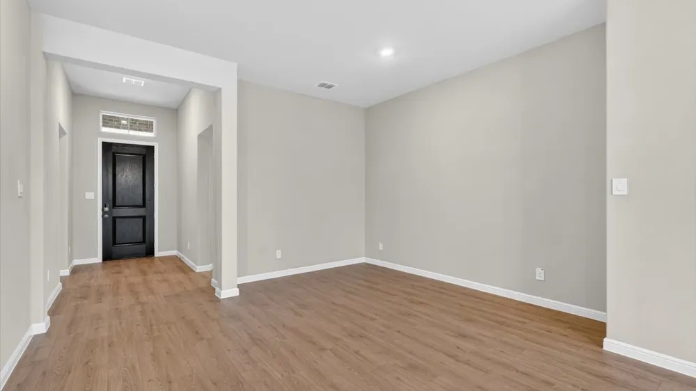 4924 SIMMENTAL DRIVE Arlington, TX 76001