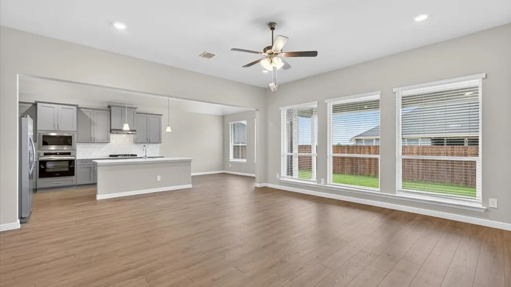 4924 SIMMENTAL DRIVE Arlington, TX 76001
