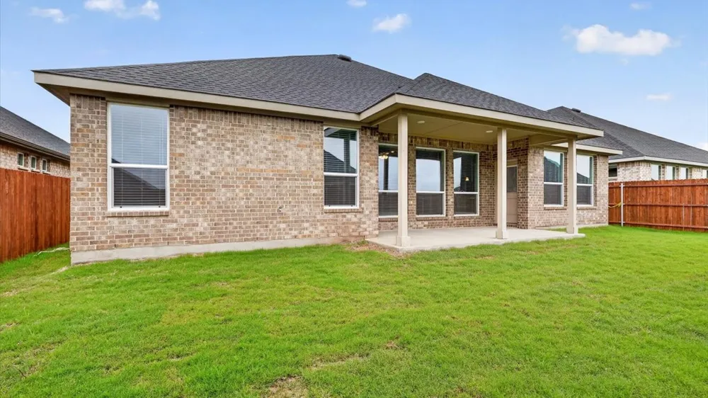 3325 SEASIDE STREET Grand Prairie, TX 76065