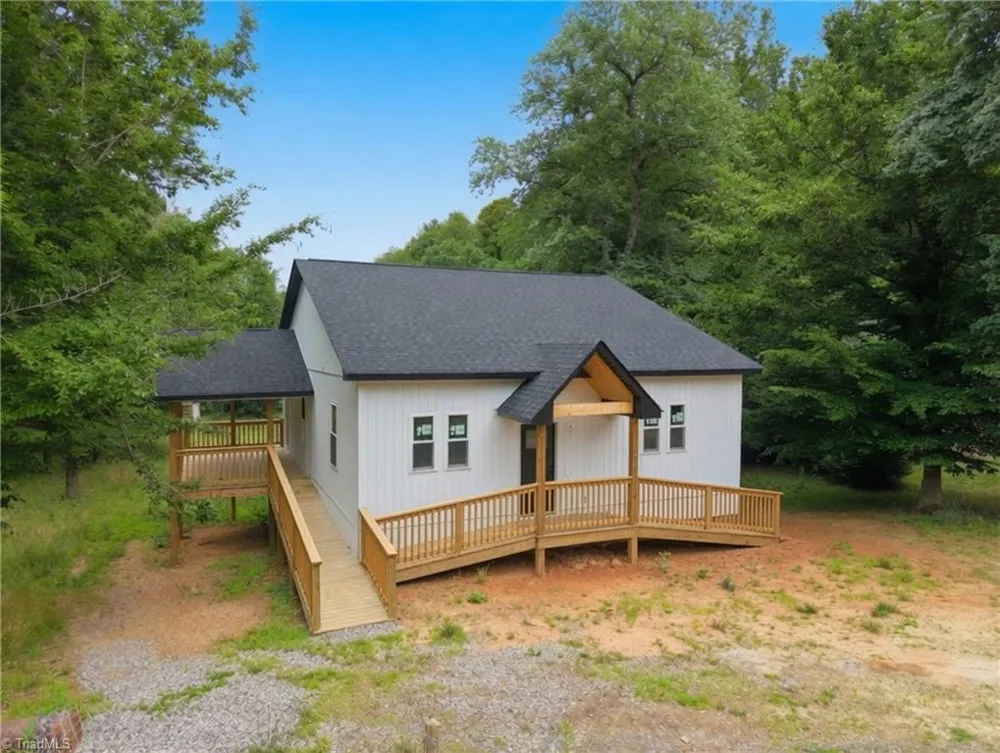 625 Gunters Hill Road Boomer, NC 28606