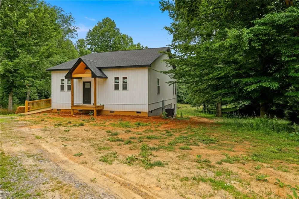 625 Gunters Hill Road Boomer, NC 28606