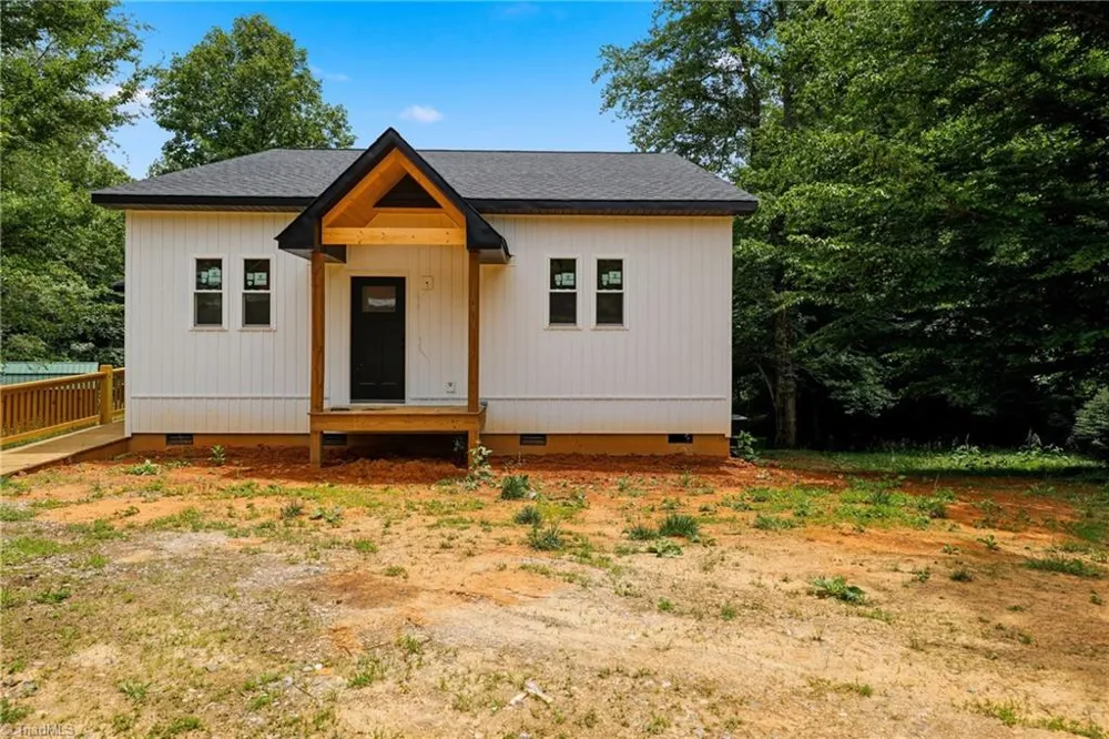 625 Gunters Hill Road Boomer, NC 28606