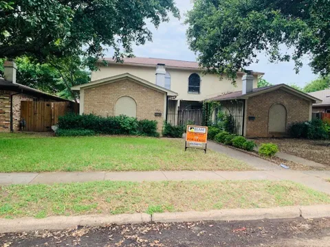 1221 Willow Wood Court