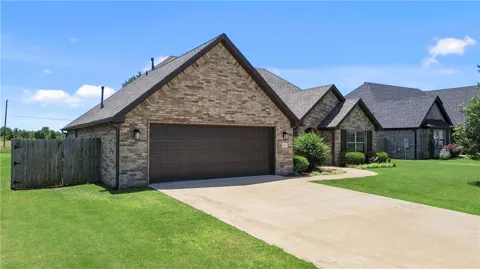 1353 Valle Lane