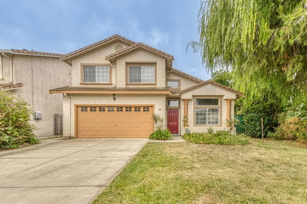 1185 Raven Court Salinas, CA 93905
