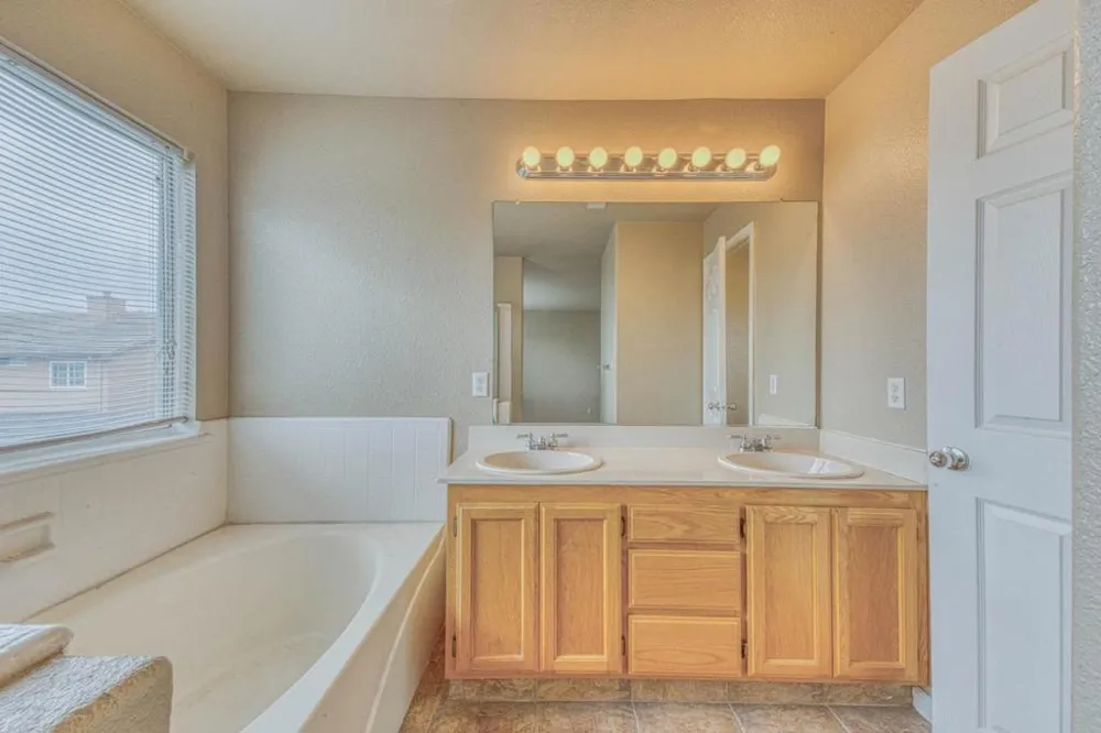 1185 Raven Court Salinas, CA 93905