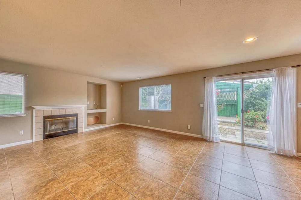 1185 Raven Court Salinas, CA 93905