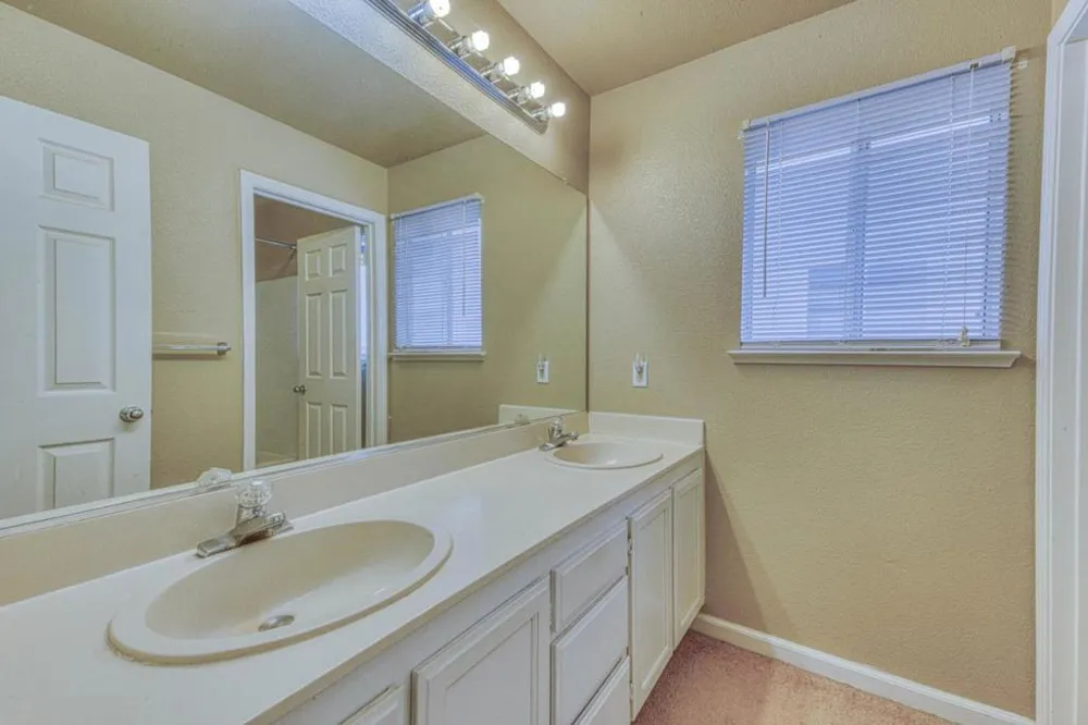 1185 Raven Court Salinas, CA 93905