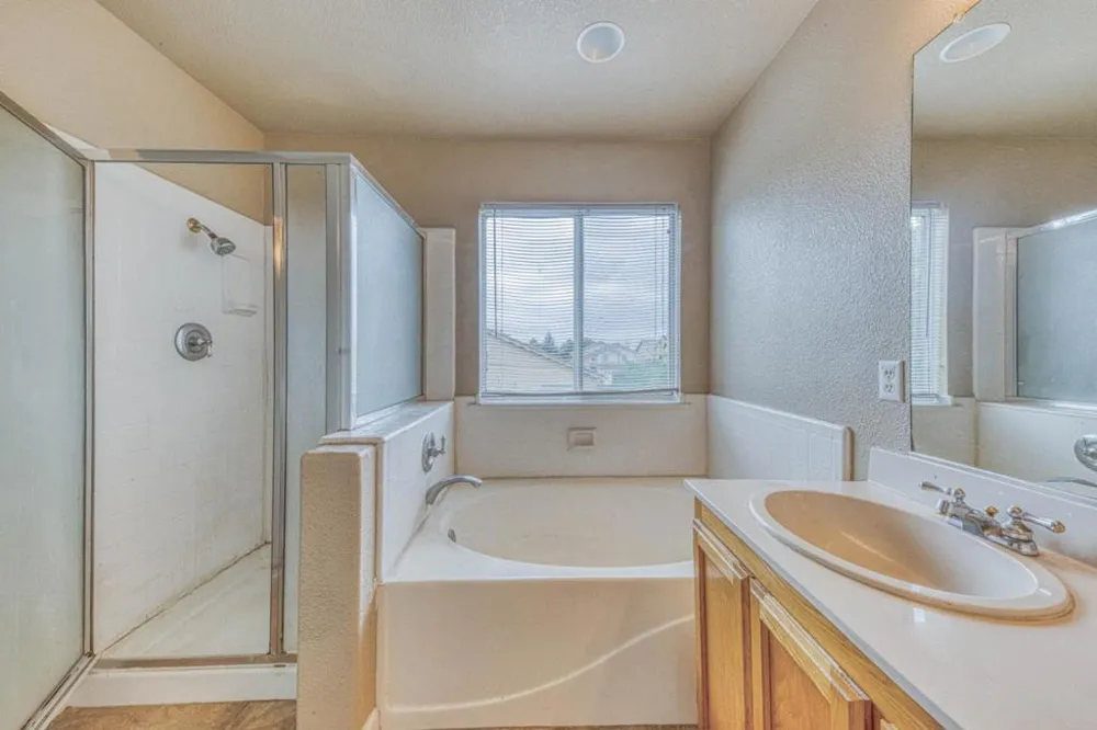 1185 Raven Court Salinas, CA 93905