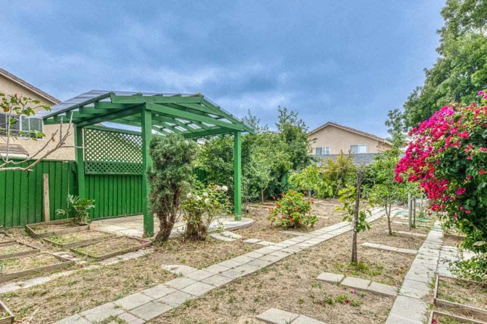 1185 Raven Court Salinas, CA 93905