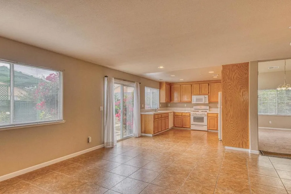 1185 Raven Court Salinas, CA 93905