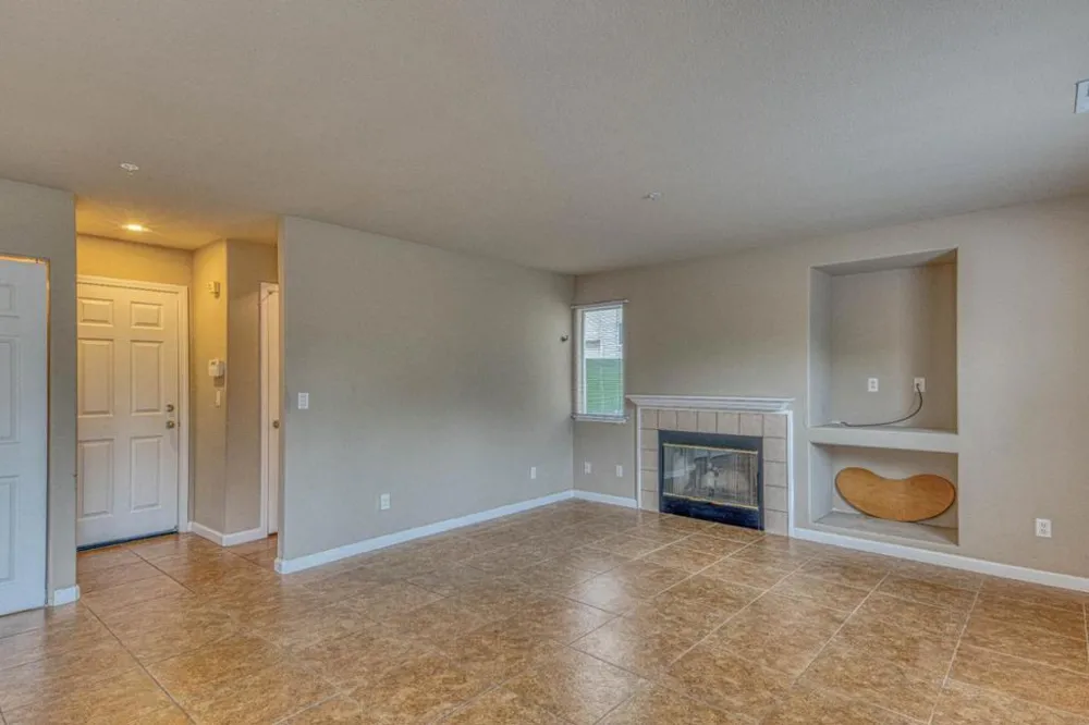 1185 Raven Court Salinas, CA 93905