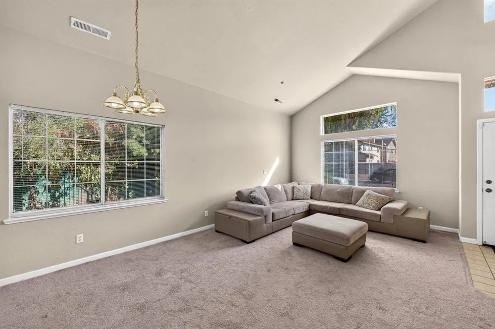 1185 Raven Court Salinas, CA 93905