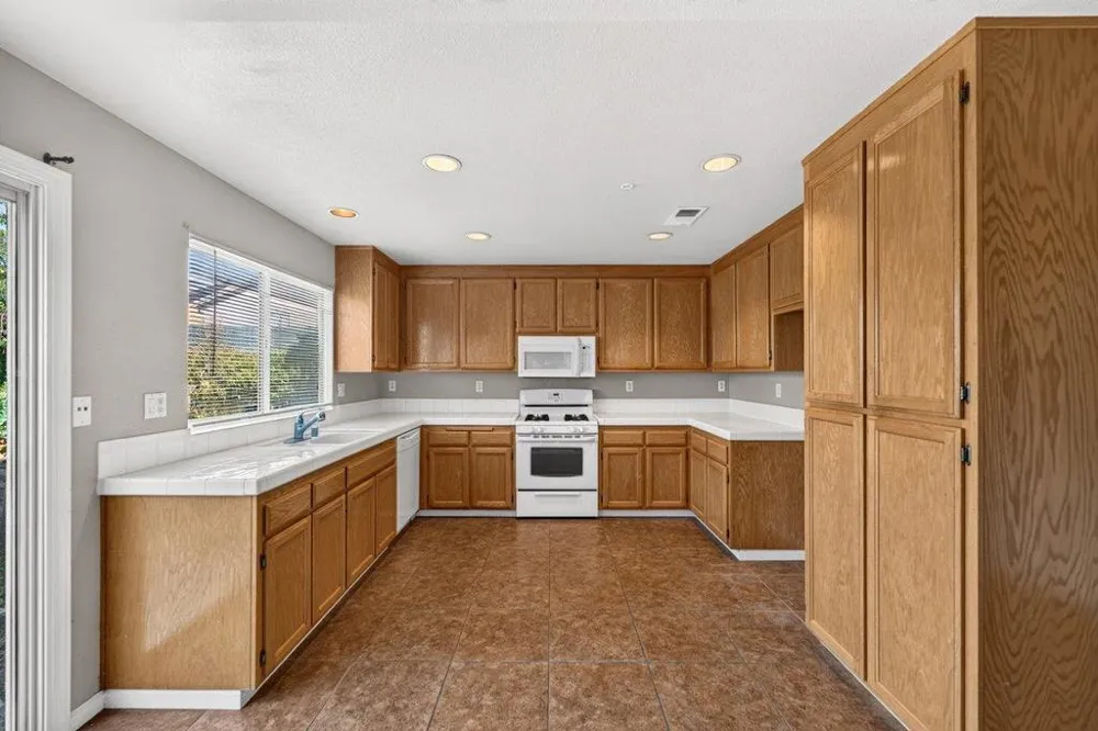 1185 Raven Court Salinas, CA 93905