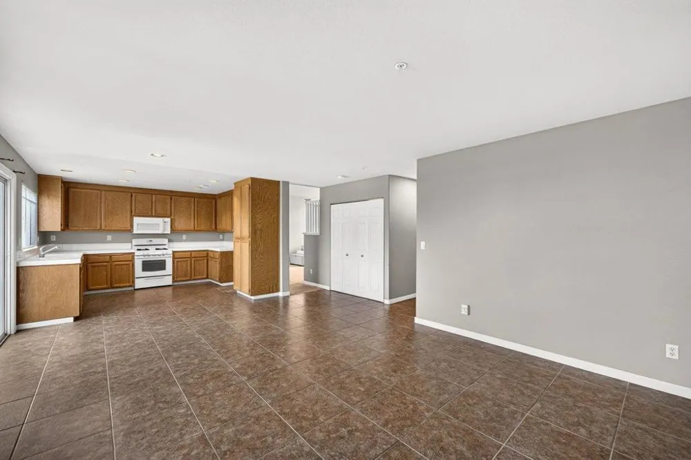 1185 Raven Court Salinas, CA 93905