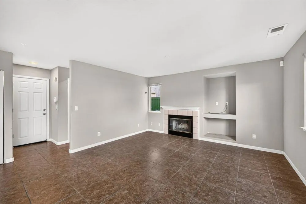 1185 Raven Court Salinas, CA 93905