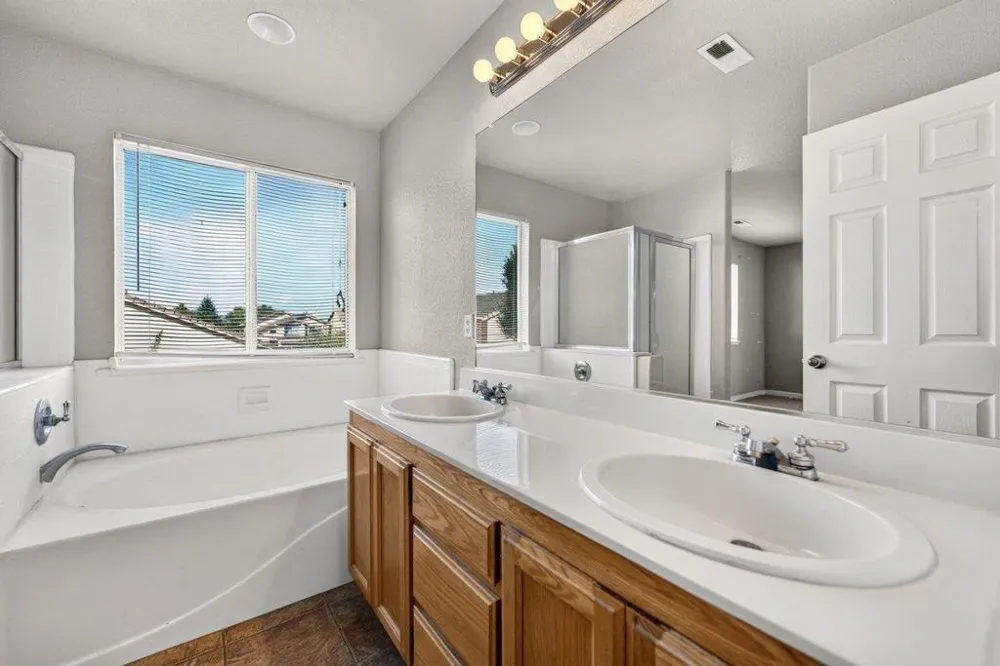 1185 Raven Court Salinas, CA 93905