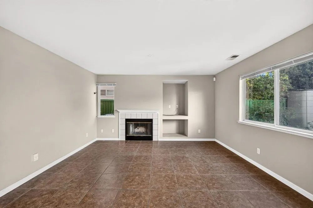 1185 Raven Court Salinas, CA 93905