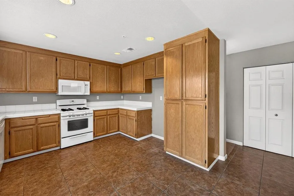 1185 Raven Court Salinas, CA 93905