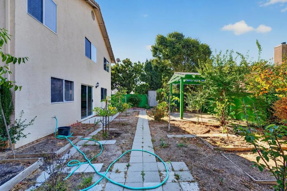 1185 Raven Court Salinas, CA 93905