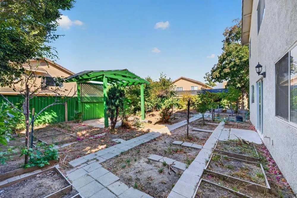 1185 Raven Court Salinas, CA 93905
