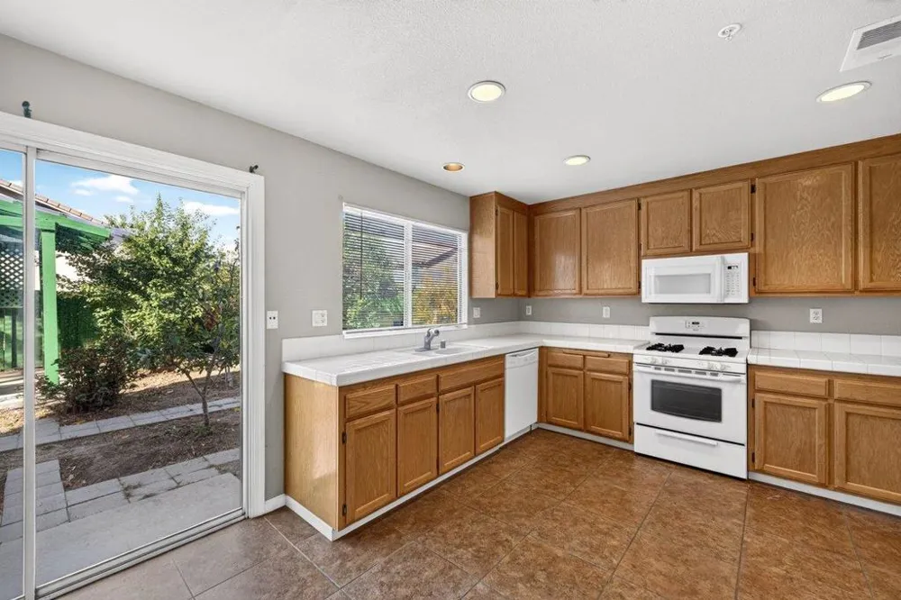 1185 Raven Court Salinas, CA 93905