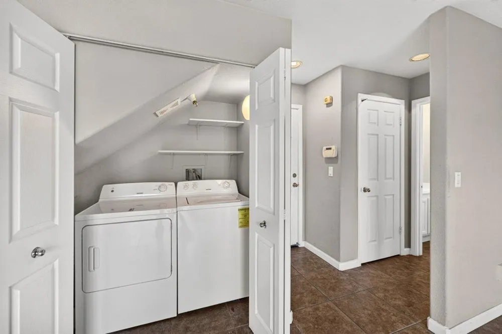 1185 Raven Court Salinas, CA 93905