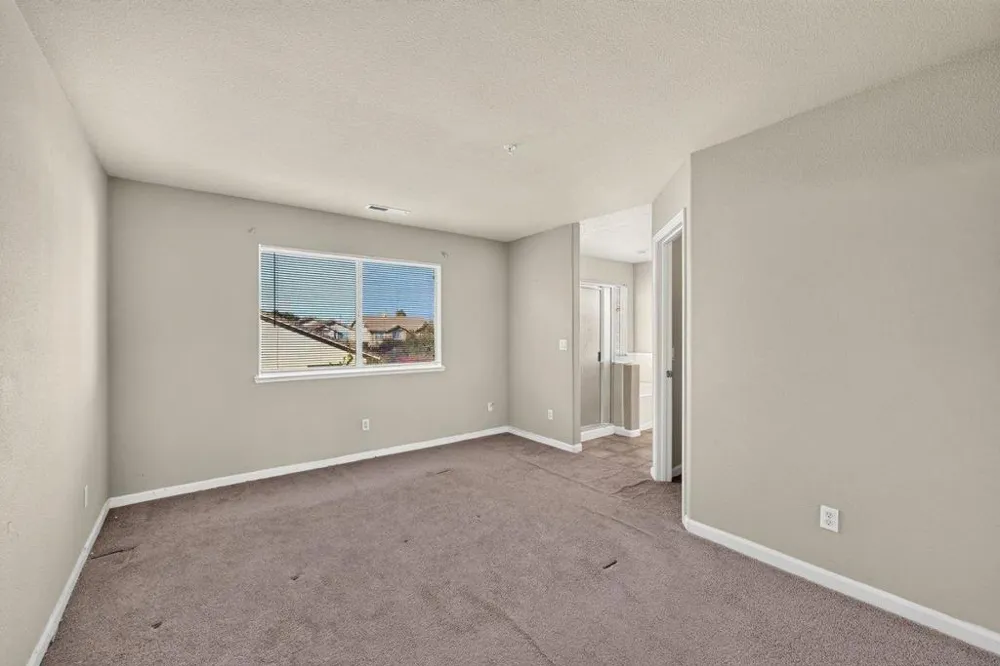 1185 Raven Court Salinas, CA 93905