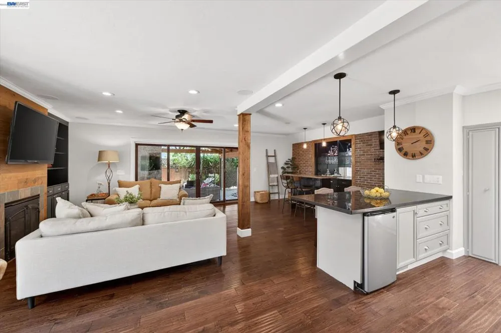 4687 Second Street Pleasanton, CA 94566