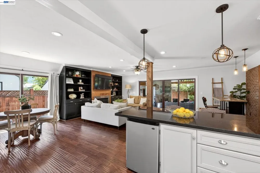 4687 Second Street Pleasanton, CA 94566