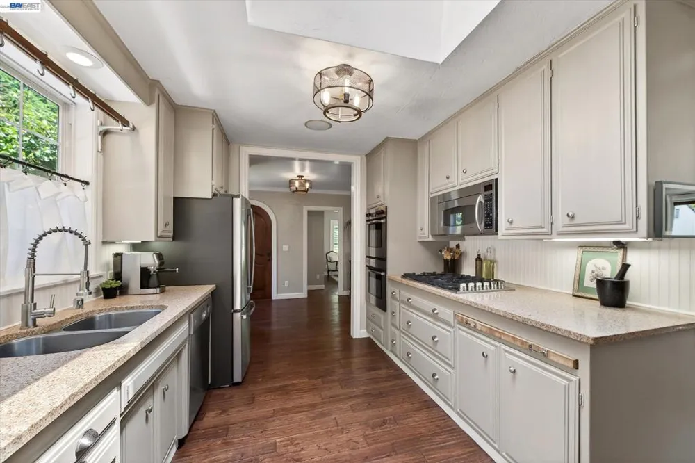 4687 Second Street Pleasanton, CA 94566