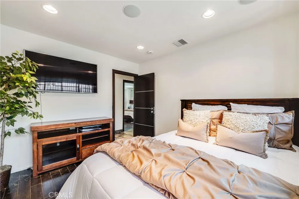 157 Madeline Drive Monrovia, CA 91016