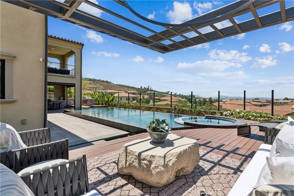 127 Lanzon Irvine, CA 92602