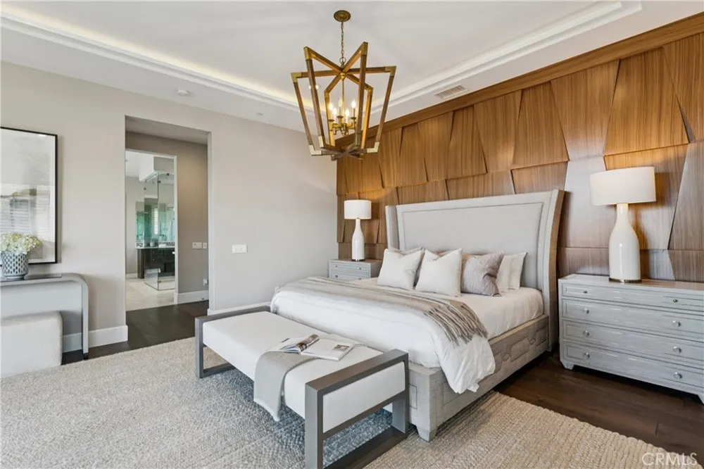 127 Lanzon Irvine, CA 92602