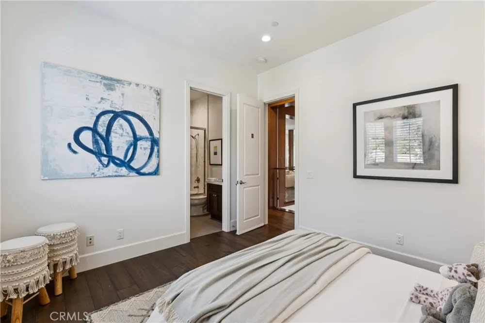 127 Lanzon Irvine, CA 92602