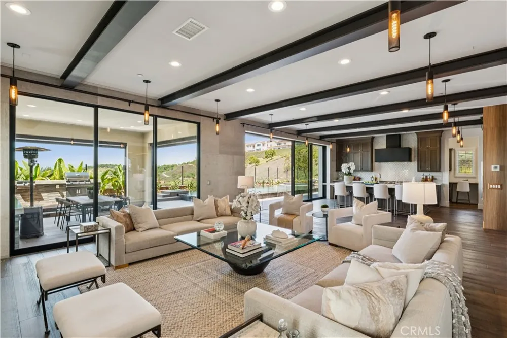 127 Lanzon Irvine, CA 92602