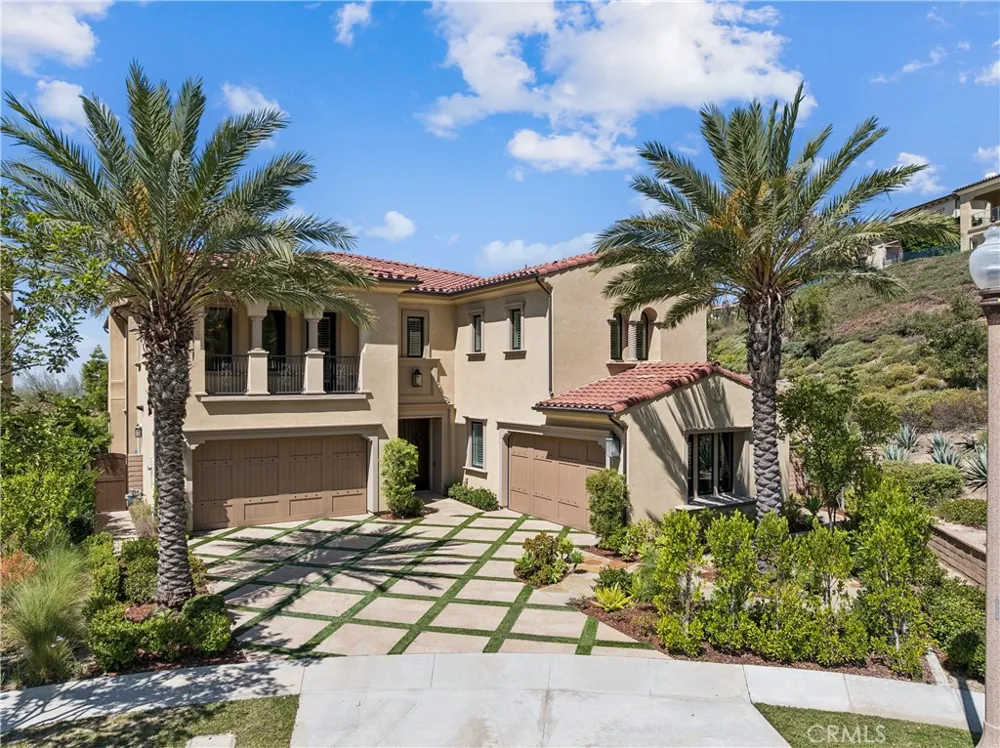 127 Lanzon Irvine, CA 92602