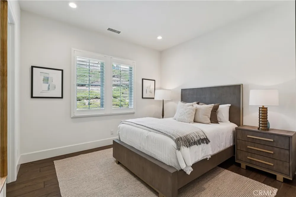 127 Lanzon Irvine, CA 92602