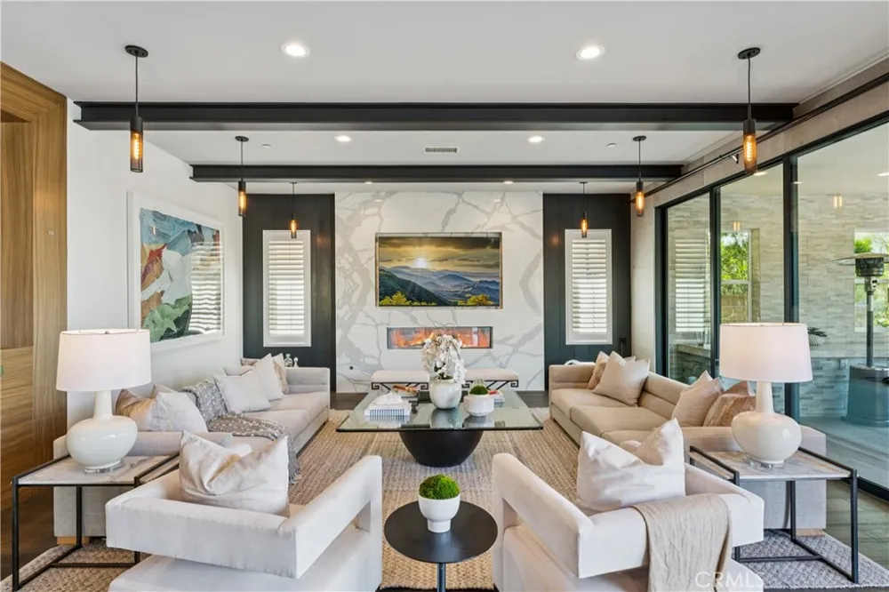 127 Lanzon Irvine, CA 92602