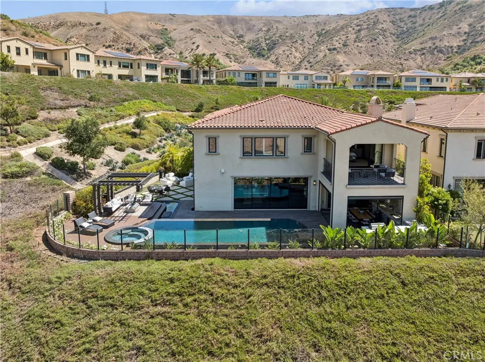 127 Lanzon Irvine, CA 92602