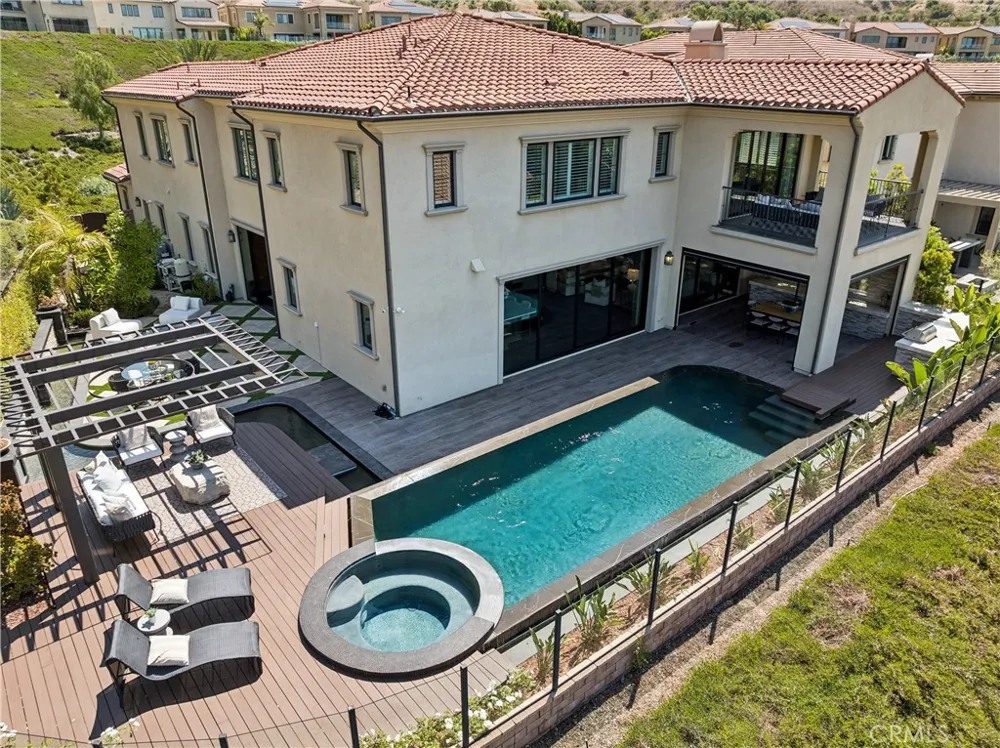 127 Lanzon Irvine, CA 92602