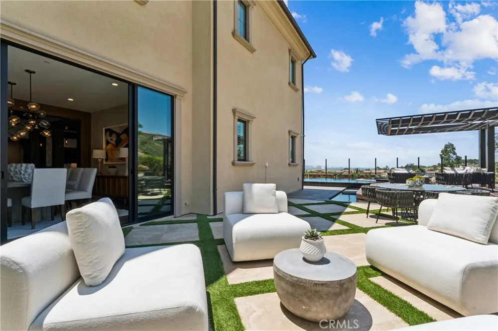 127 Lanzon Irvine, CA 92602