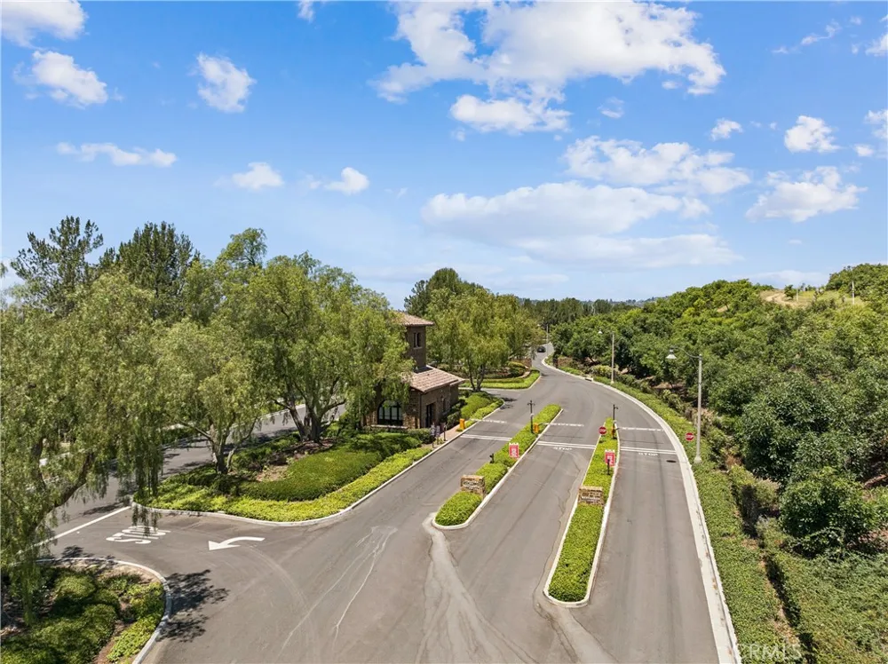 127 Lanzon Irvine, CA 92602