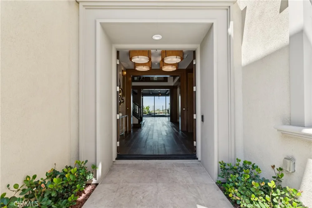 127 Lanzon Irvine, CA 92602