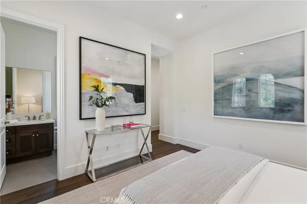 127 Lanzon Irvine, CA 92602