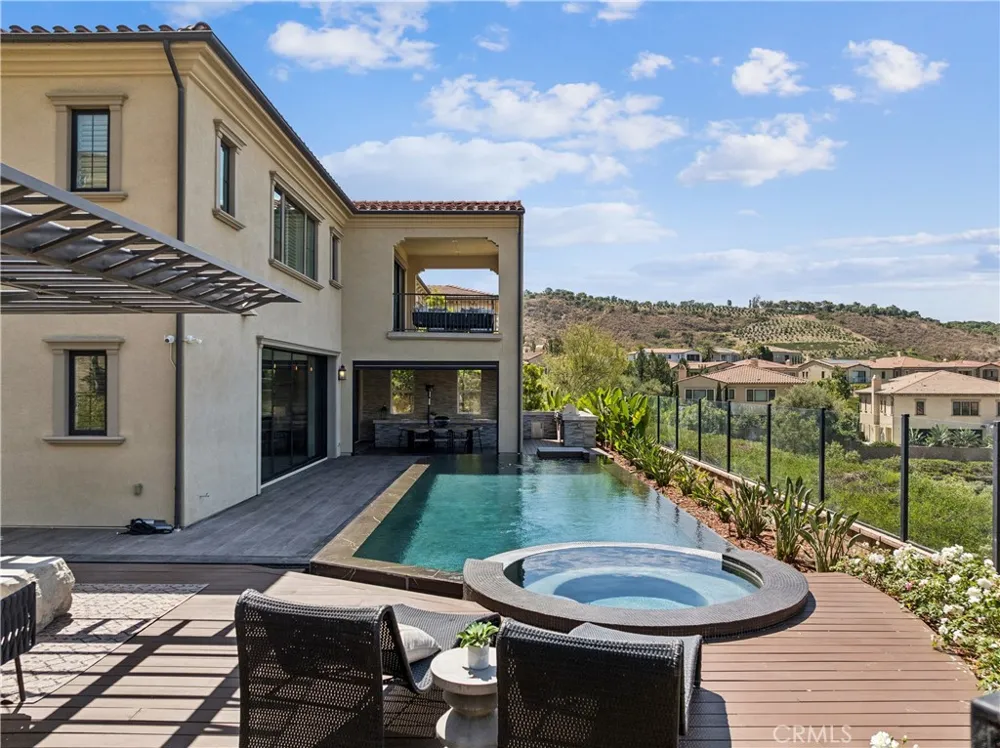 127 Lanzon Irvine, CA 92602